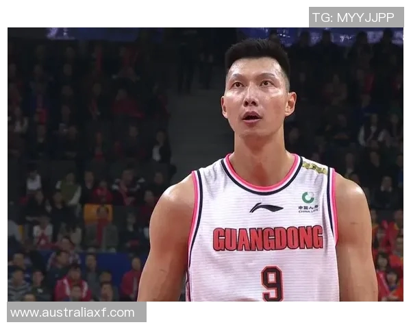 易建联正式宣布加盟CBA广东队，引发球迷热议