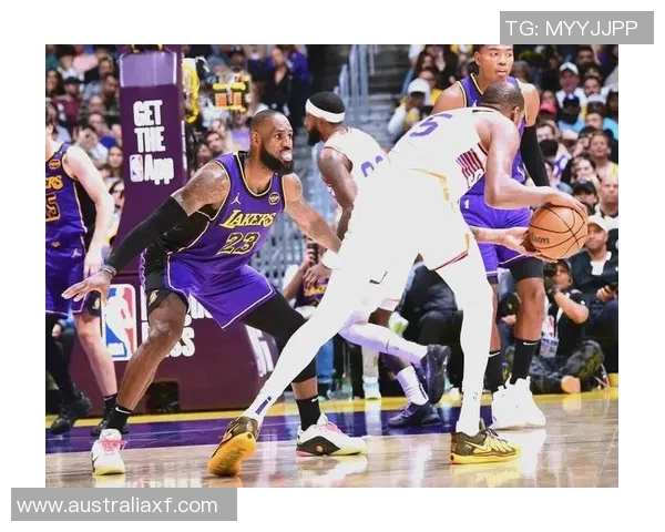 詹姆斯帽子戏法带领湖人逆转太阳，取得四连胜